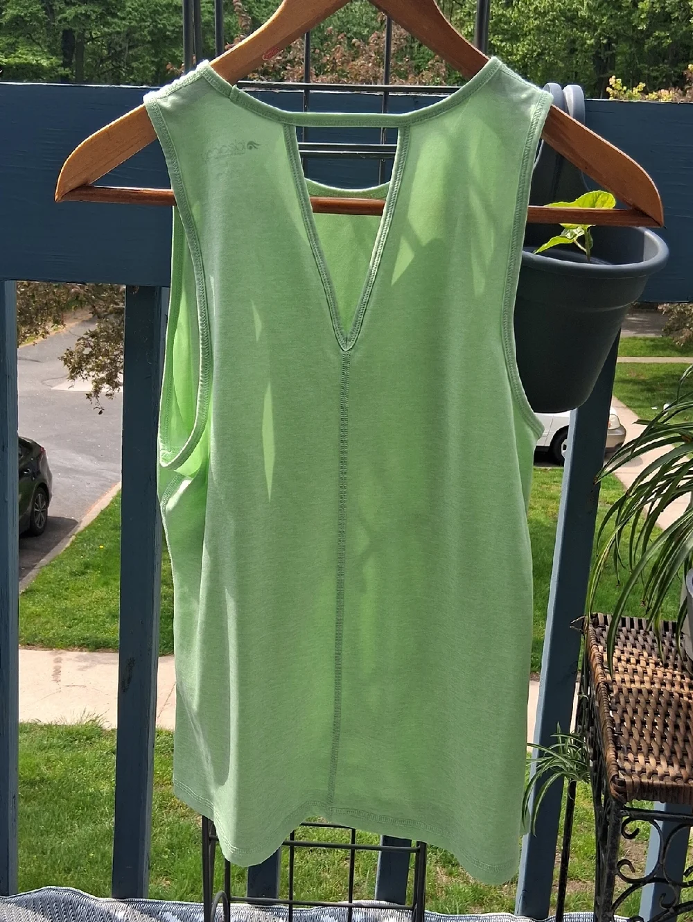 Ideaology Bright Green Work Out Top - Picture 2 of 4